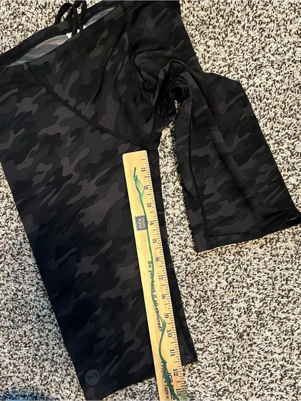 Mens TYR camo jammer size 30